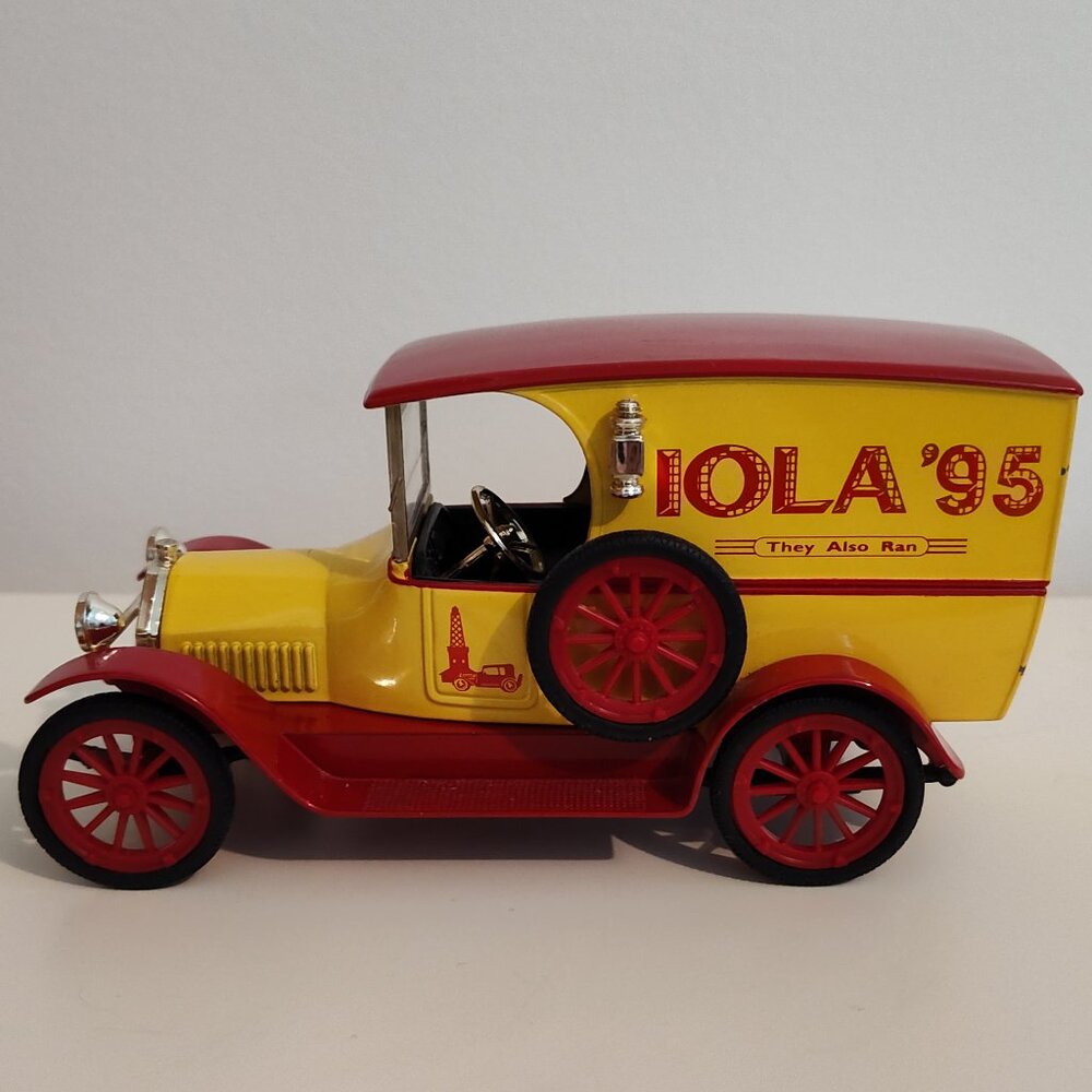 Liberty Classics 1916 Studebaker Panel Truck Locking Coin Bank VG used condition